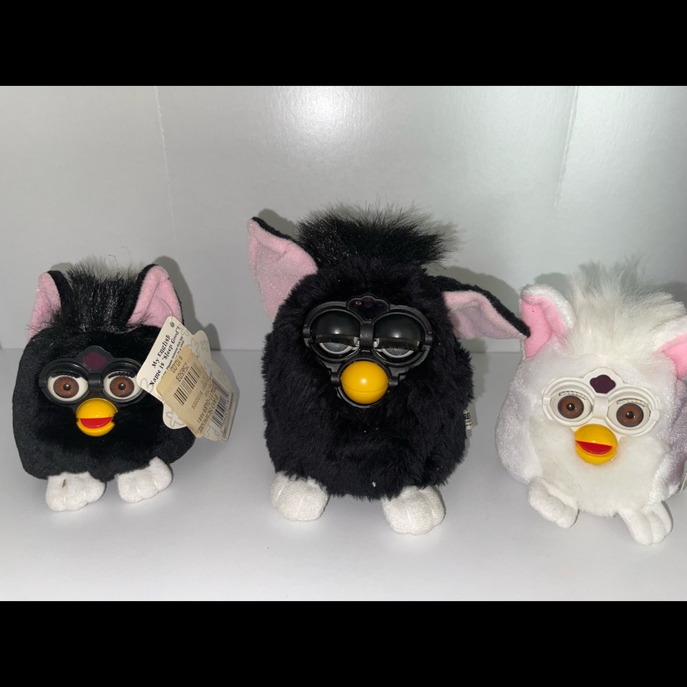 Furby electronic W/ Furby beanies!